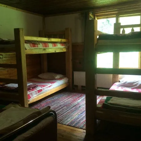 Jaktstuga Malka Yurta Hut Panichishte