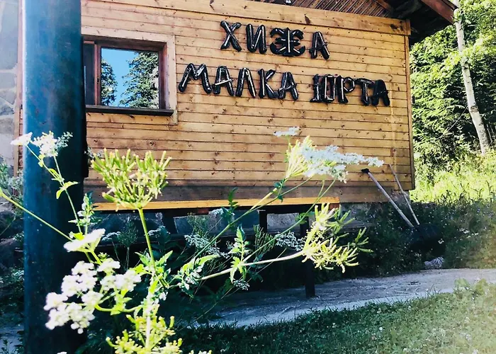 Malka Yurta Hut Panichishte